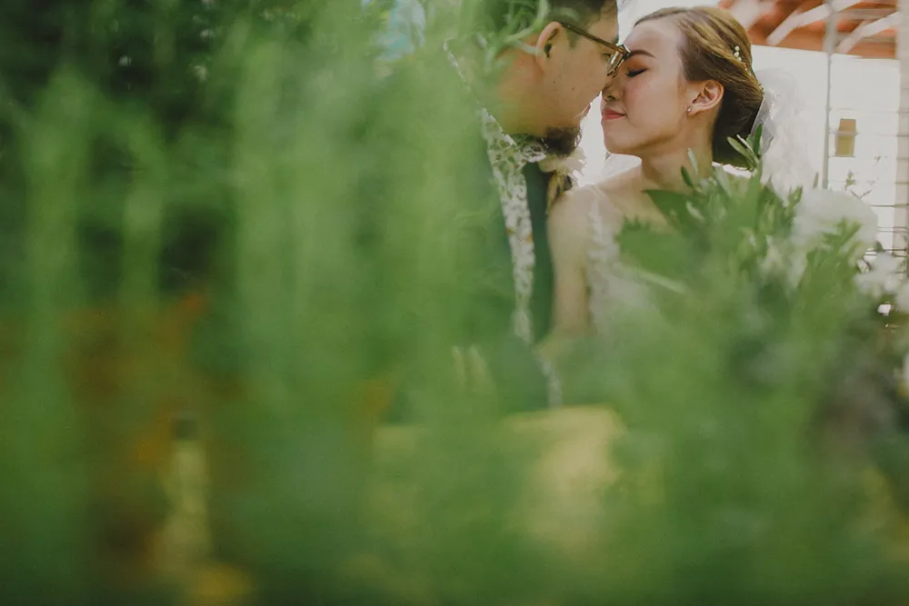 Photo by Samuel Goh Photography. theweddingnotebook.com