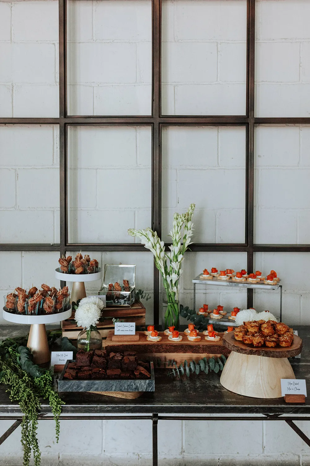 Photo by Andrew Chow of Munkeat Studio. theweddingnotebook.com