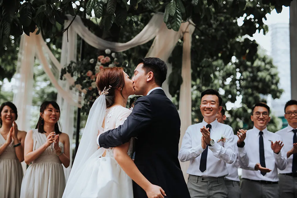 Photo by Andrew Chow of Munkeat Studio. theweddingnotebook.com