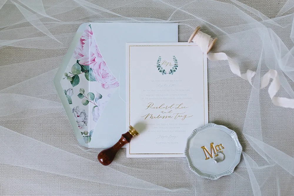 Photo by Tealily Photography. theweddingnotebook.com