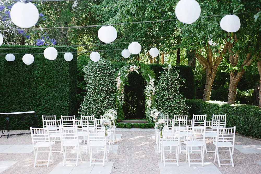 Photo by Tealily Photography. theweddingnotebook.com