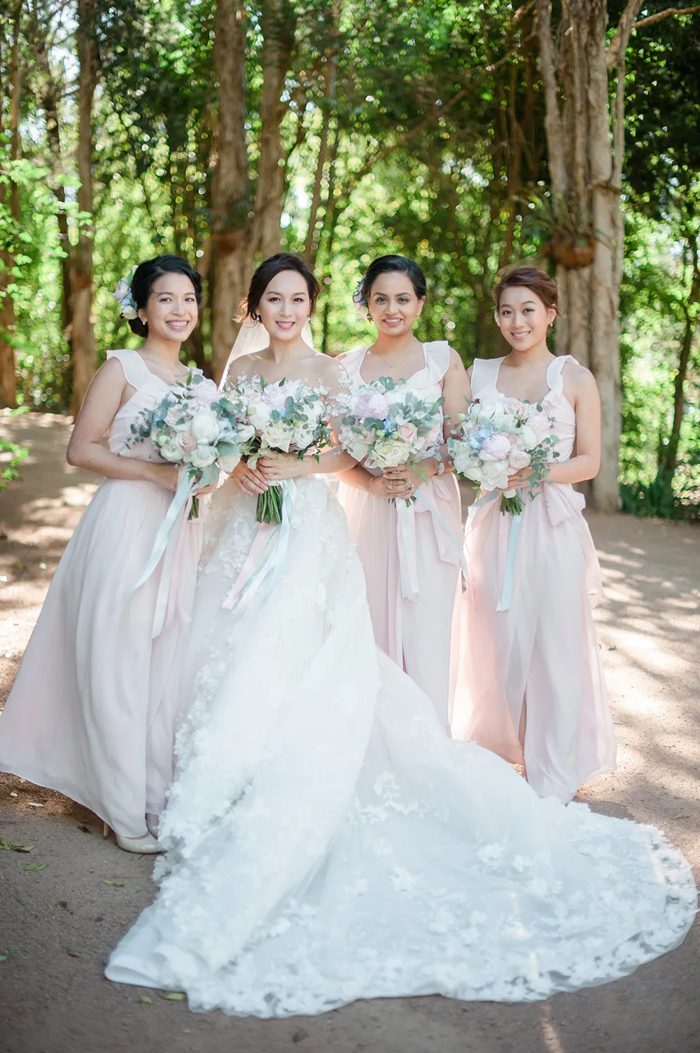 Photo by Tealily Photography. theweddingnotebook.com