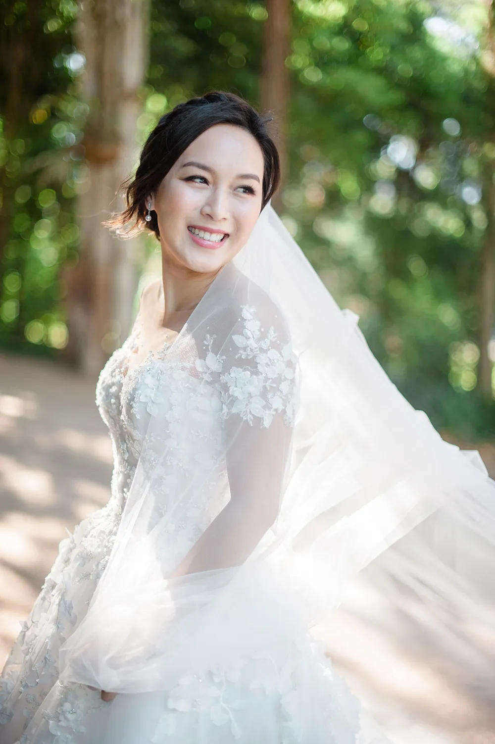 Photo by Tealily Photography. theweddingnotebook.com