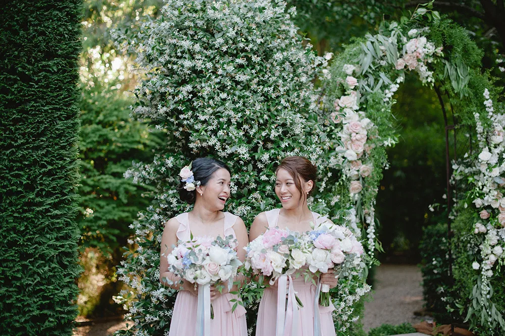 Photo by Tealily Photography. theweddingnotebook.com