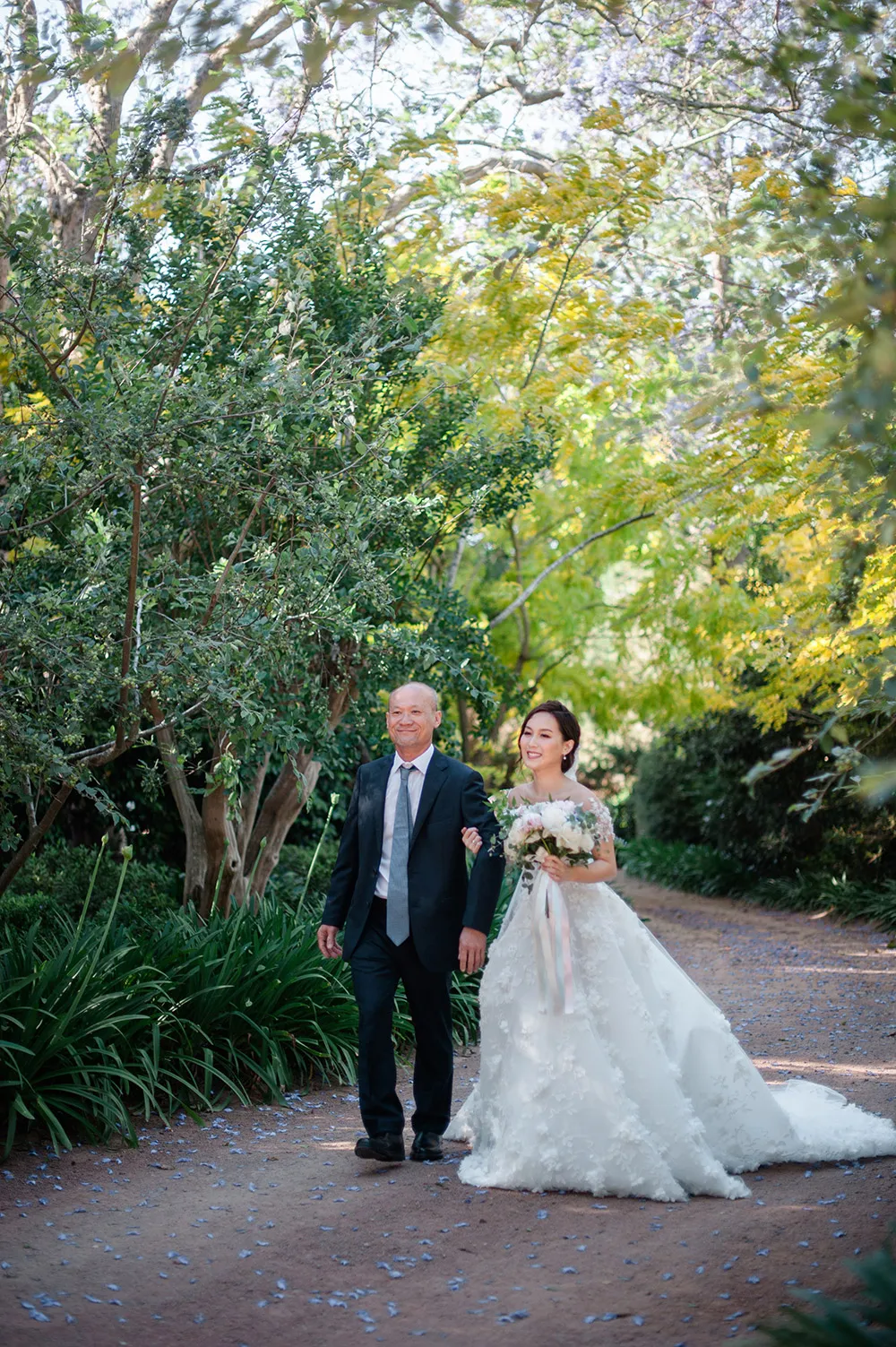 Photo by Tealily Photography. theweddingnotebook.com