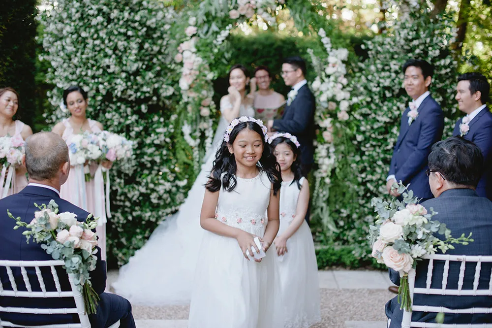 Photo by Tealily Photography. theweddingnotebook.com