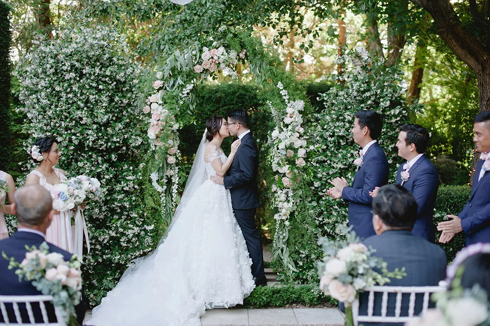 Photo by Tealily Photography. theweddingnotebook.com