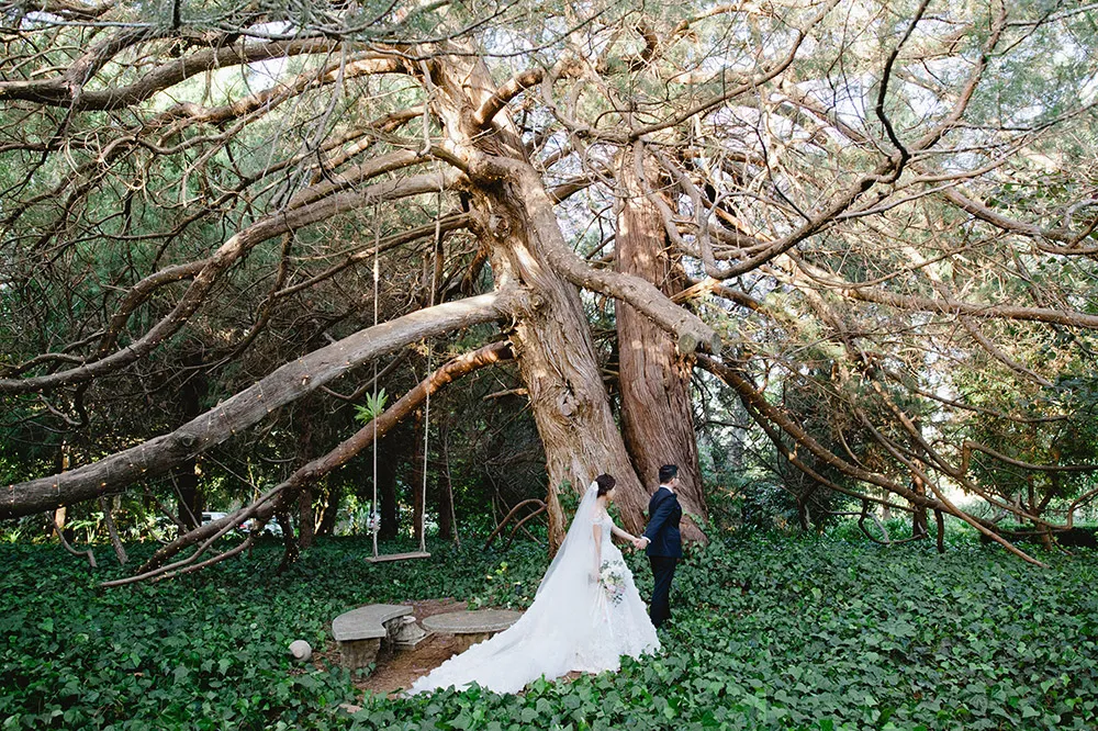 Photo by Tealily Photography. theweddingnotebook.com