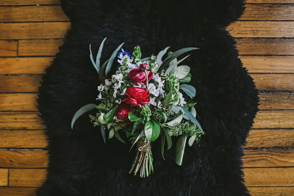 Photo by Lara Hotz Photography. theweddingnotebook.com