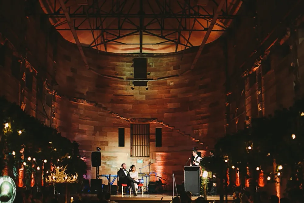 Photo by Lara Hotz Photography. theweddingnotebook.com
