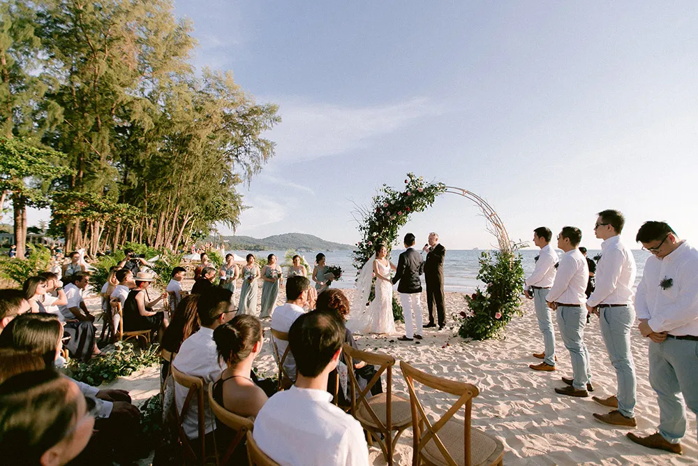 Photo by Louis Loo Photography. theweddingnotebook.com