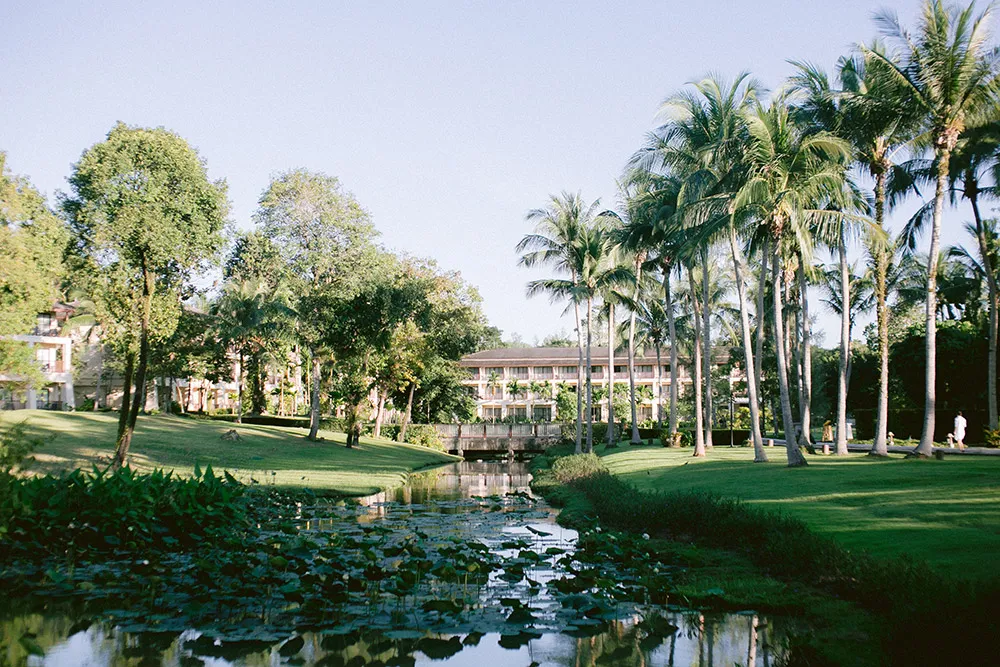 Photo by Louis Loo Photography. theweddingnotebook.com