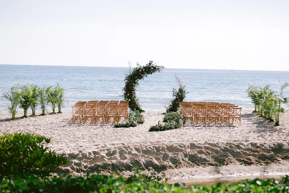 Photo by Louis Loo Photography. theweddingnotebook.com