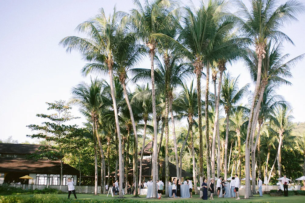 Photo by Louis Loo Photography. theweddingnotebook.com