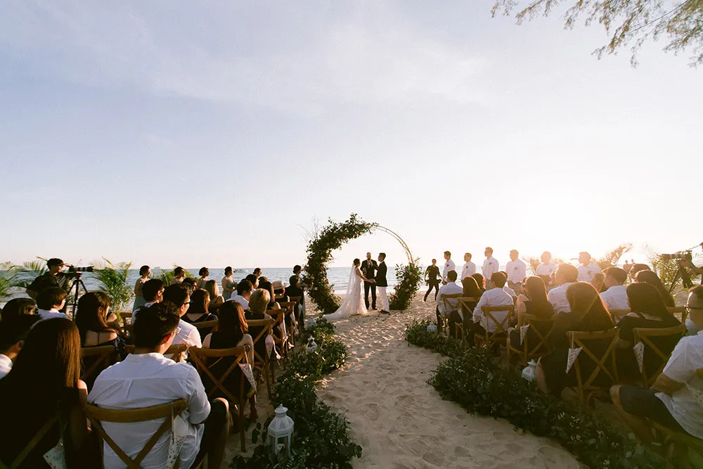 Photo by Louis Loo Photography. theweddingnotebook.com