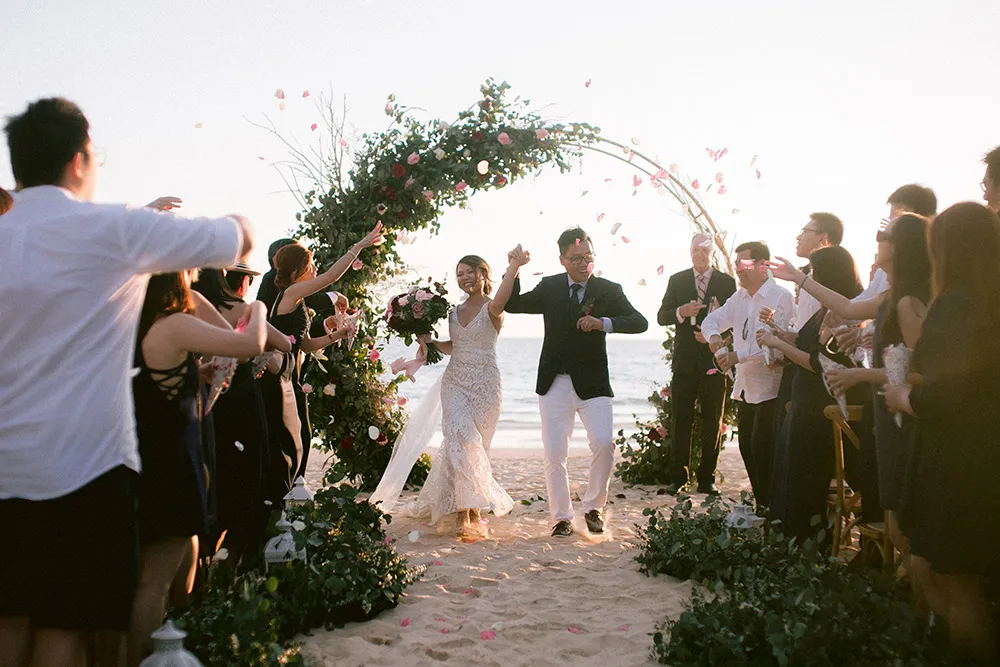 Photo by Louis Loo Photography. theweddingnotebook.com