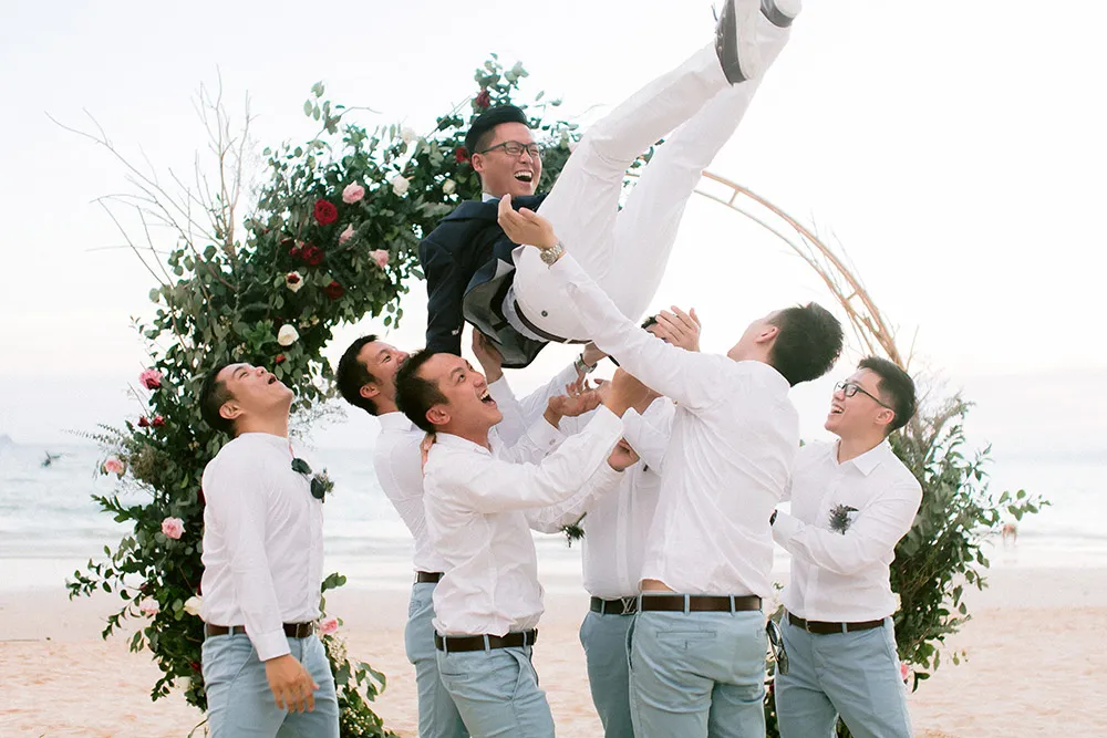 Photo by Louis Loo Photography. theweddingnotebook.com