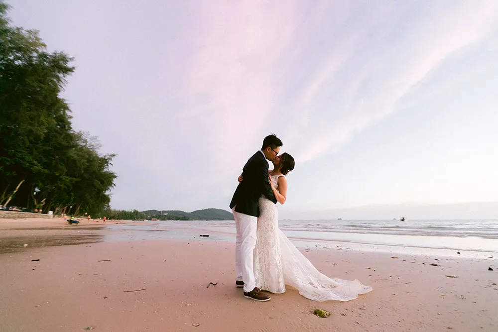 Photo by Louis Loo Photography. theweddingnotebook.com