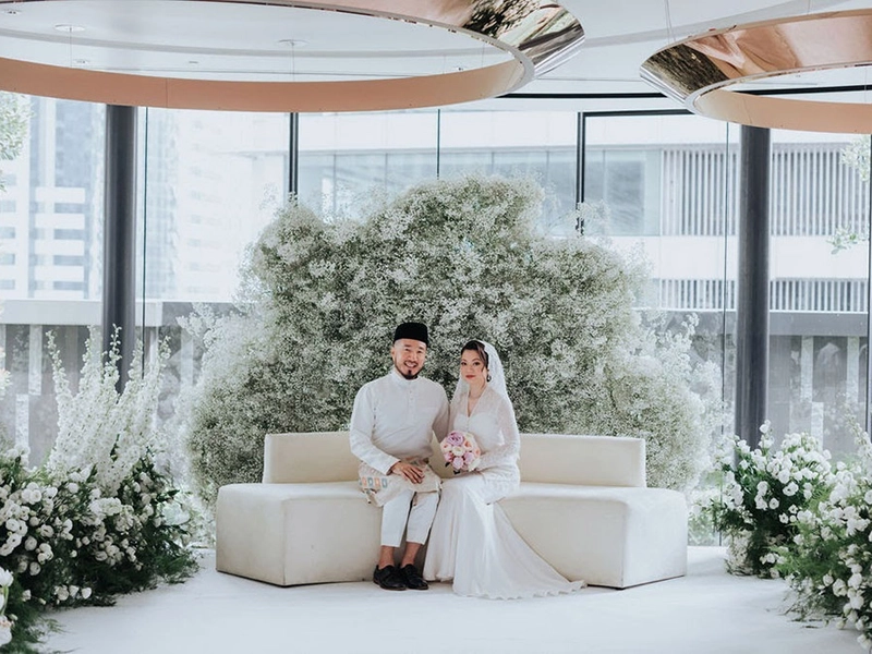 An Exquisite White and Green Cross-Cultural Wedding at EQ Kuala Lumpur