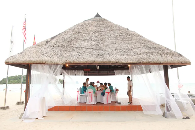 Beach wedding in Malaysia. Anna Rina photography