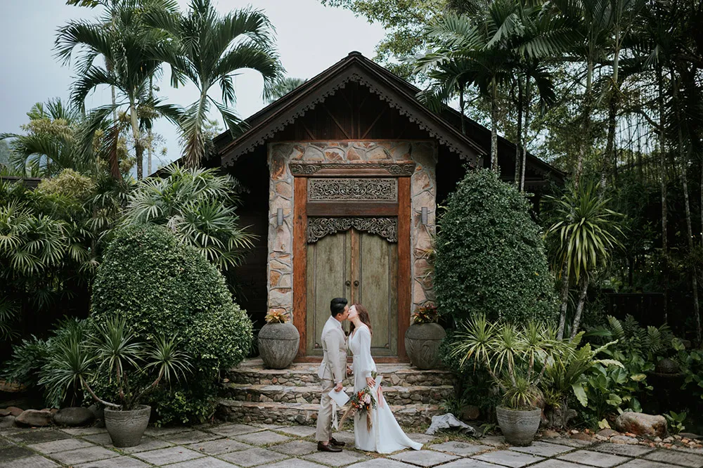 Photo by TRBAN Photography. theweddingnotebook.com