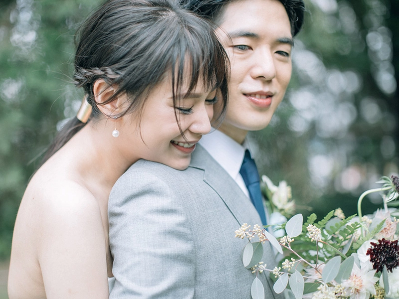 An Intimate, Modern Garden Wedding In Hong Kong