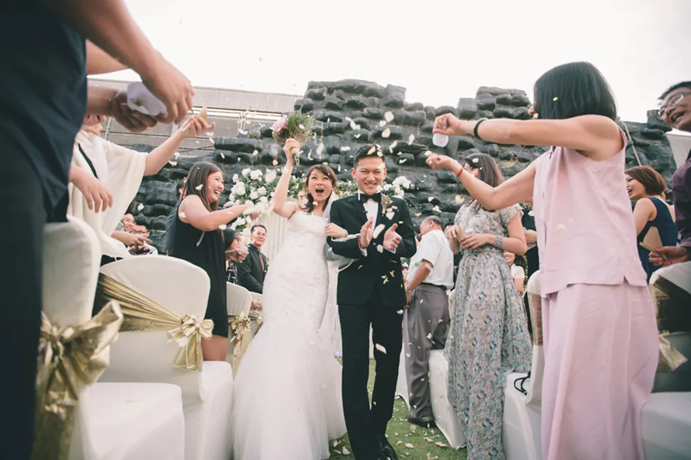 Photo by Iyao Photography. theweddingnotebook.com