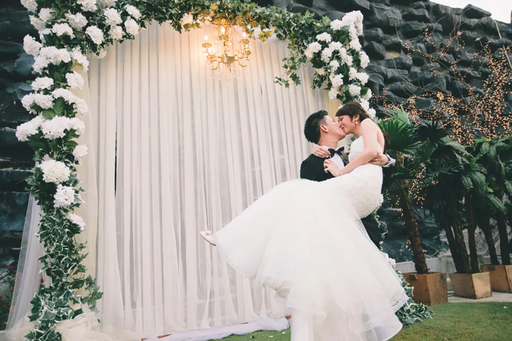 Photo by Iyao Photography. theweddingnotebook.com