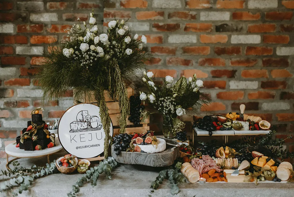 Photo by Trees On The Moon. theweddingnotebook.com