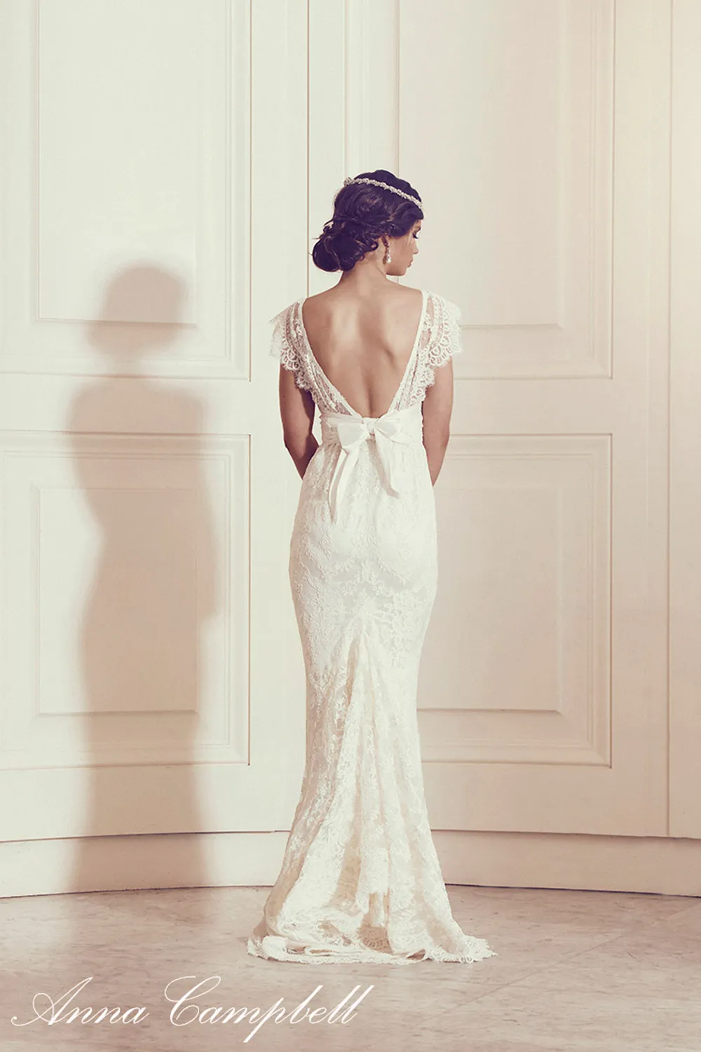 Thalia Bustle - Anna Campbell 2016 Collection. theweddingnotebook.com