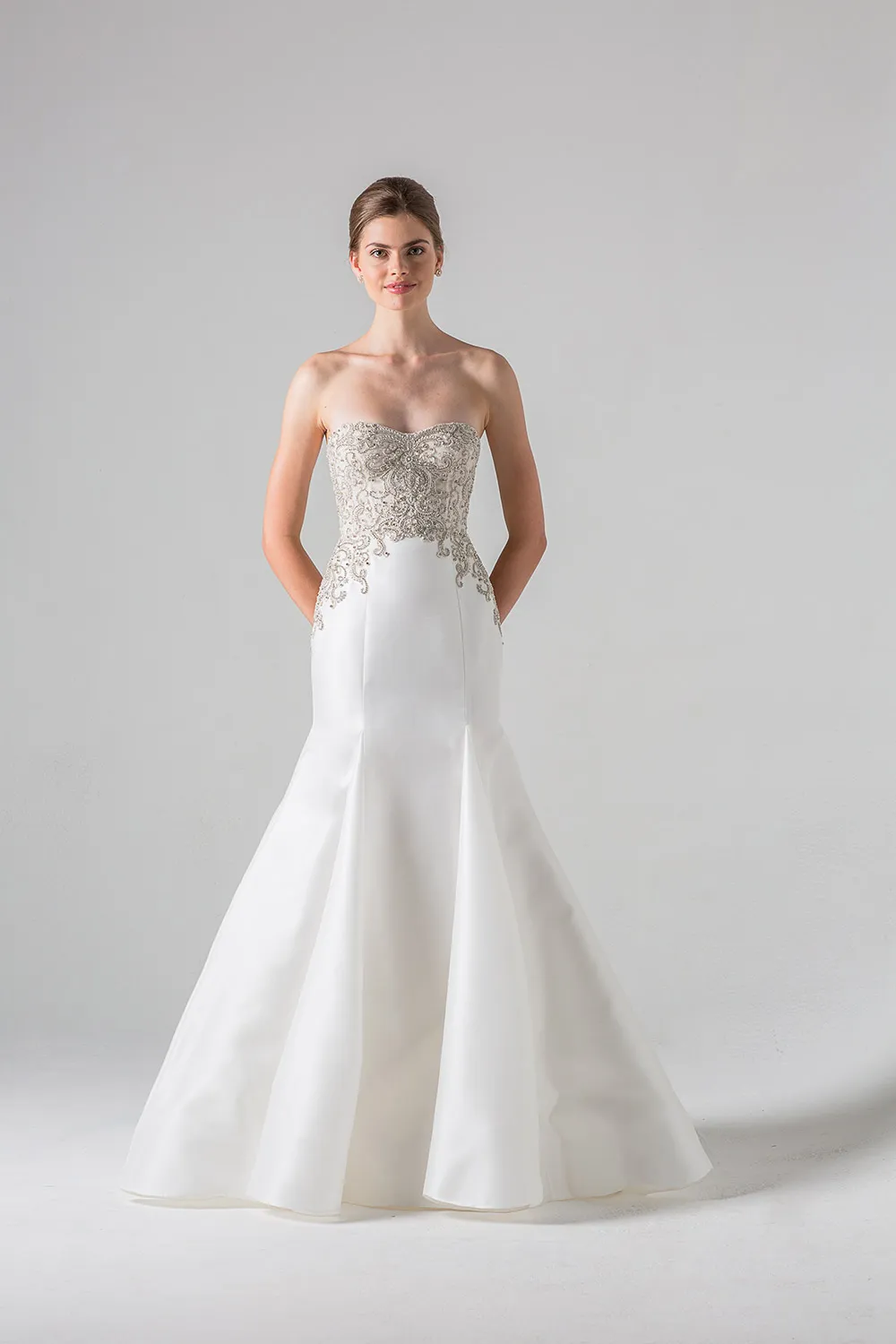 Lourdes - Anne Barge Black Label Fall 2016 Collection. theweddingnotebook.com