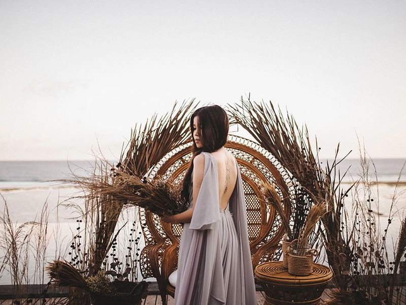 Beach Styled Shoot With Elegant Dried Flowers