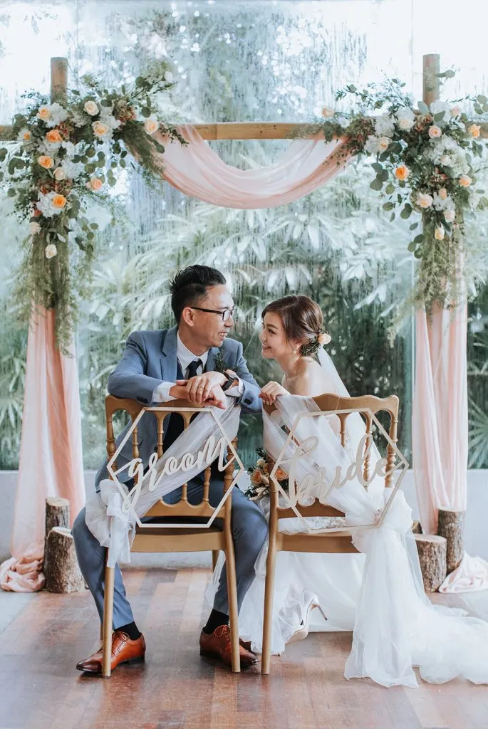 Photo by Zach Chin of Munkeat Studio. theweddingnotebook.com