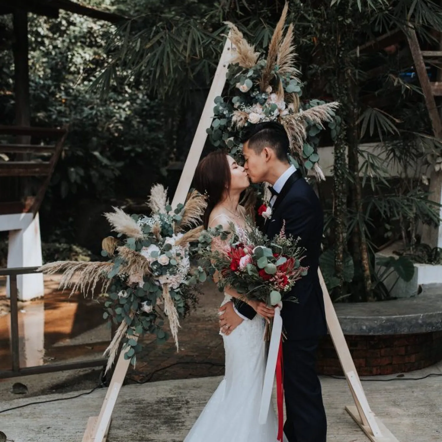 Zach Chin of Munkeat Studio. theweddingnotebook.com