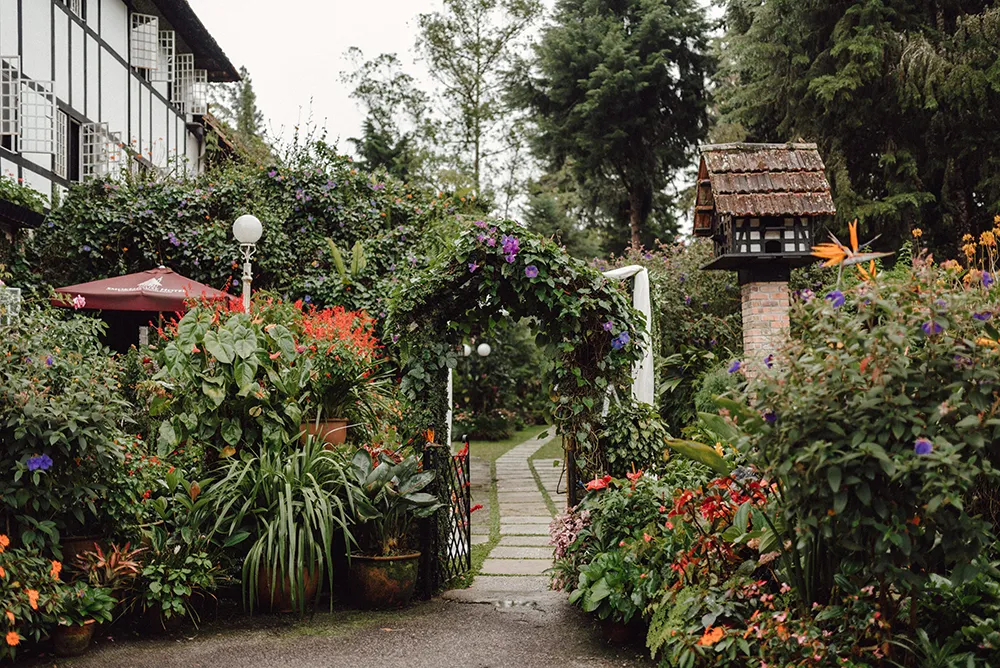 Photo by Peter Herman Photography. theweddingnotebook.com