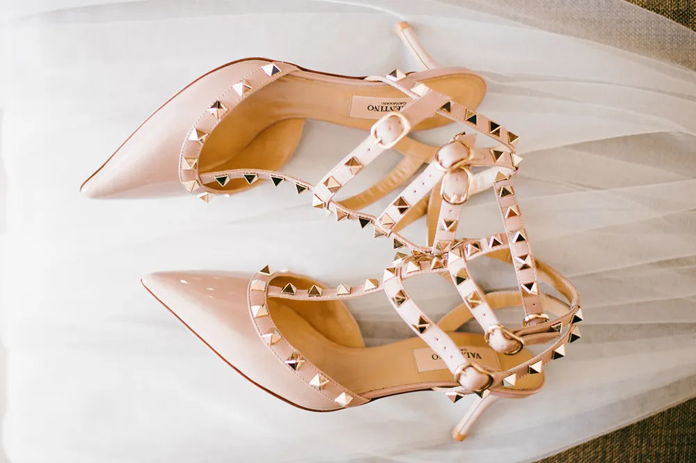 Valentino bridal heels. Photo by Diktatphotography. theweddingnotebook.com