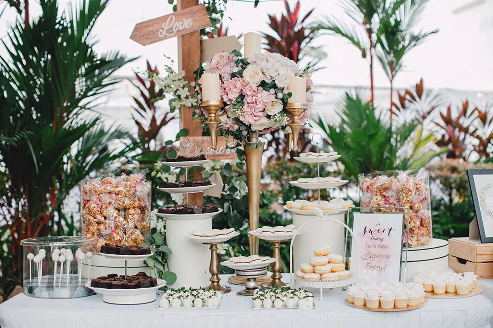 Rustic desserts table. Photo by Mcs Wedding Gallery. theweddingnotebook.com