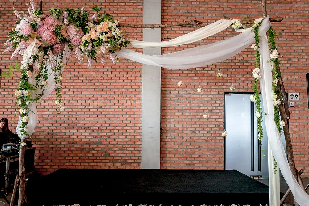 Photo by Alex Tan Photography. theweddingnotebook.com