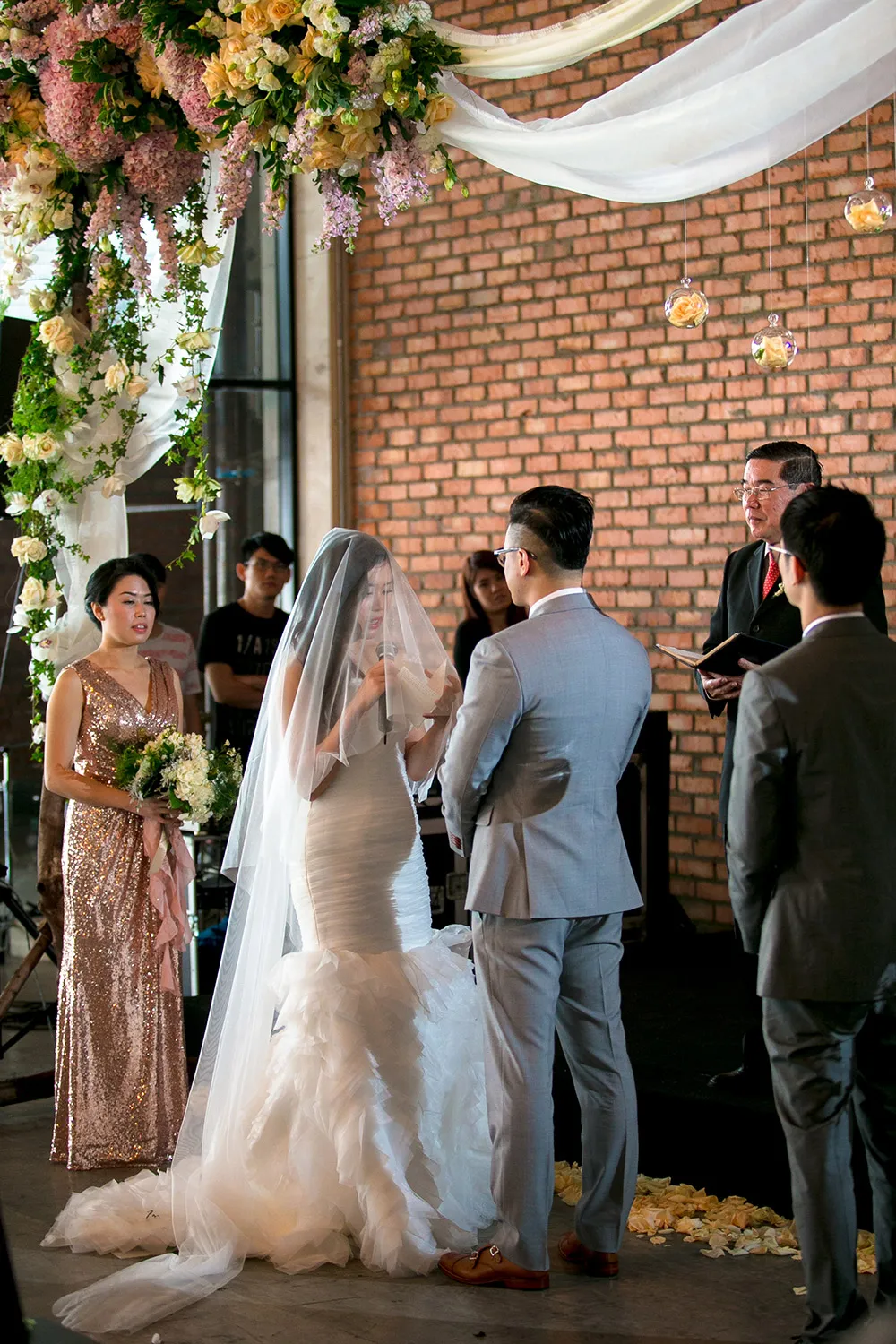 Photo by Alex Tan Photography. theweddingnotebook.com