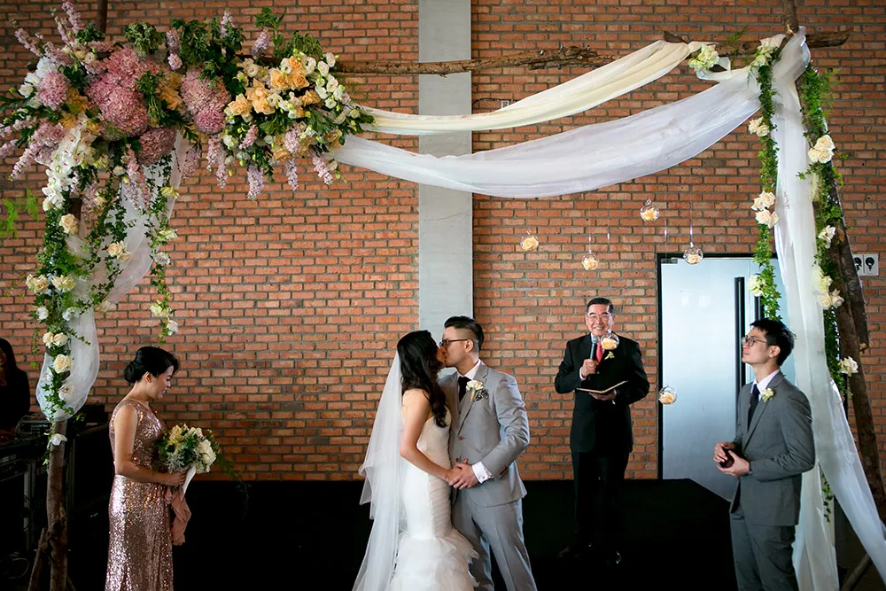 Photo by Alex Tan Photography. theweddingnotebook.com