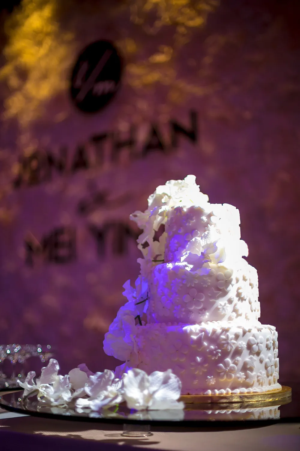 Photo by Alex Tan Photography. theweddingnotebook.com