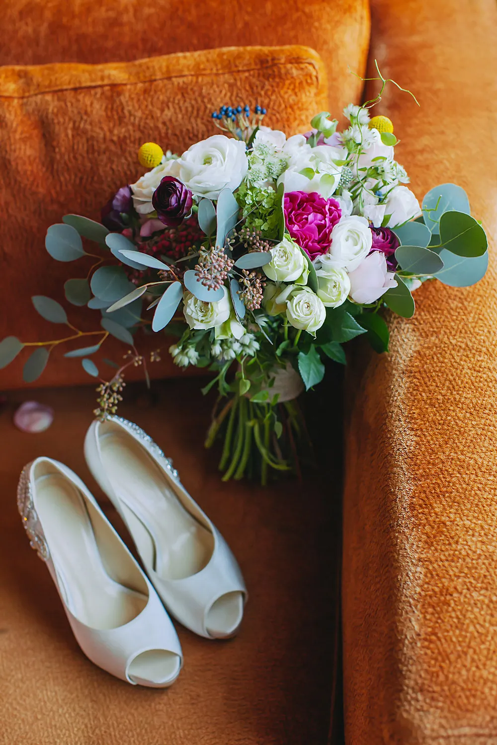 Photo by ZA Gallery. theweddingnotebook.com