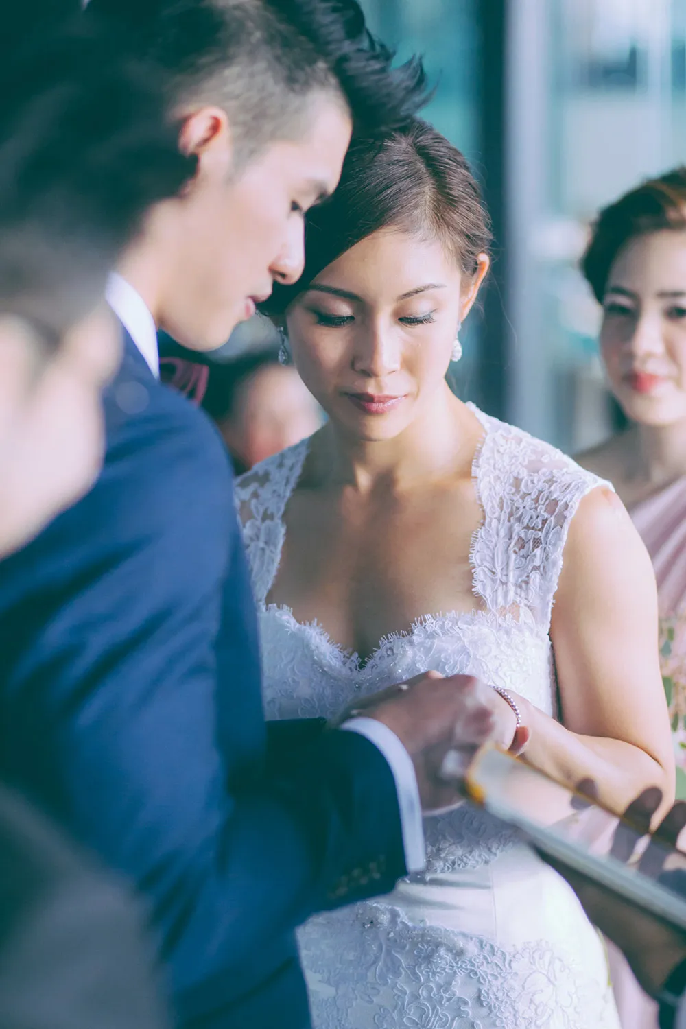 Photo by ZA Gallery. theweddingnotebook.com