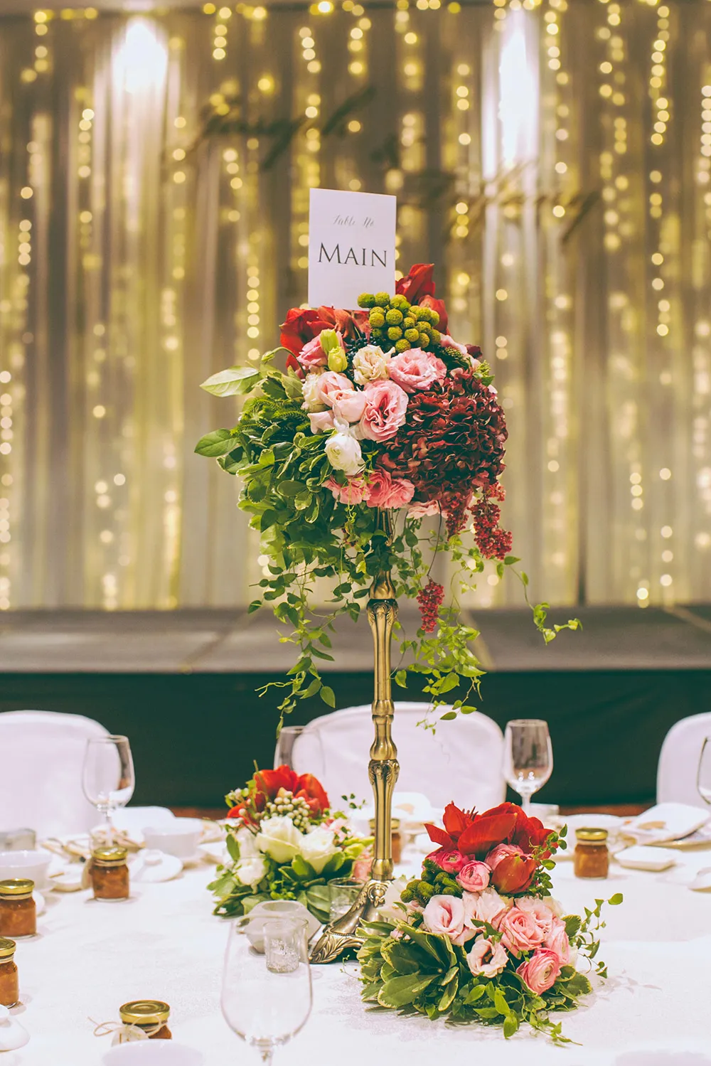 Main table centrepiece. Photo by ZA Gallery. theweddingnotebook.com