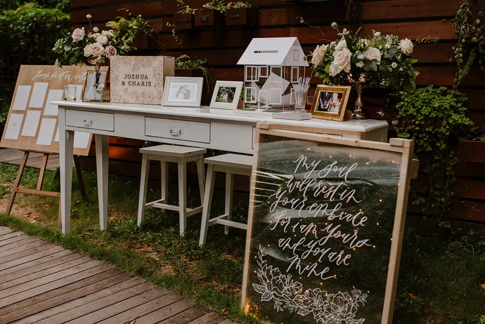 Photo by Bloc Memoire Photography. theweddingnotebook.com