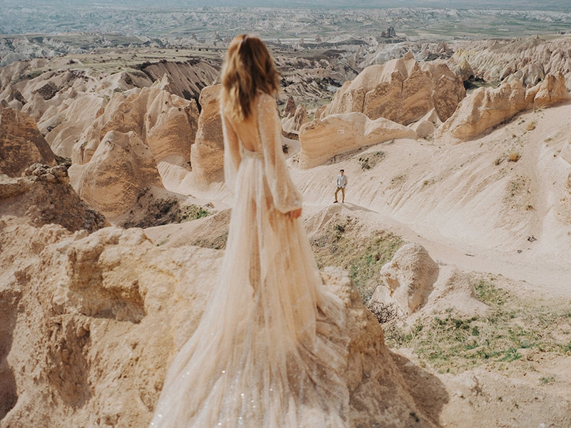 Breathtaking Bridal Portraits Shot in Cappadocia, Turkey