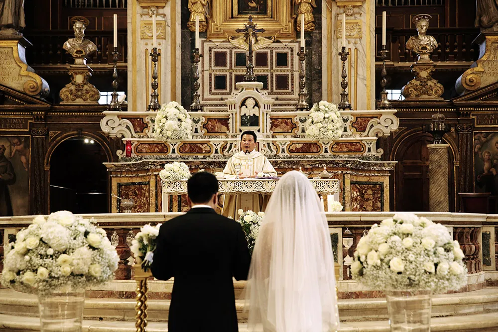 Photo by Axioo Photography. theweddingnotebook.com