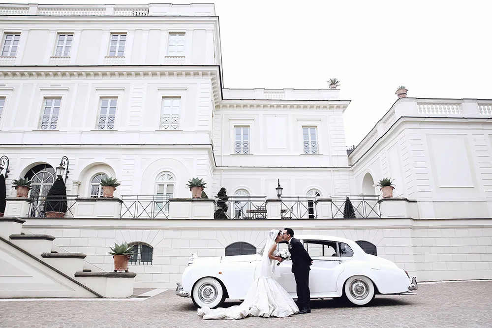 Photo by Axioo Photography. theweddingnotebook.com