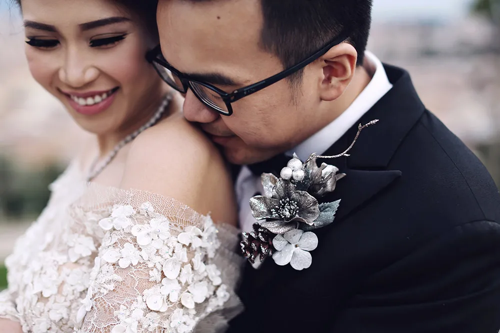 Photo by Axioo Photography. theweddingnotebook.com