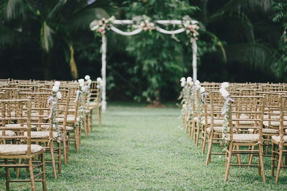 Photo by Andy Phe Photography. theweddingnotebook.com